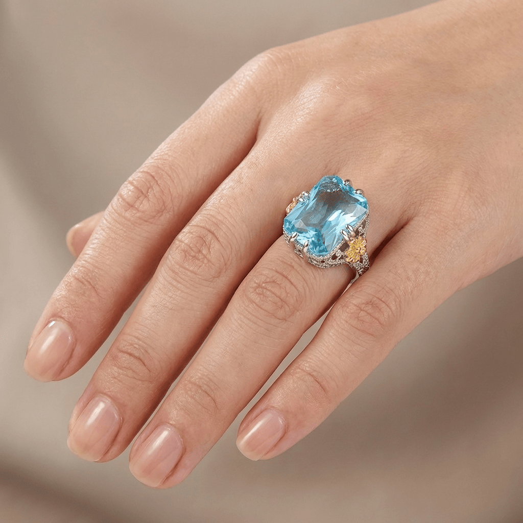 Vintage-Ring von Rose & Oliver mit goldfarbenem Aquamarin-Stein und eleganten Details im klassischen Stil.