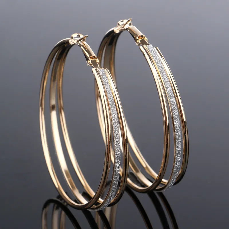 Ohrringe Aurielle™, vintage goldfarben vergoldet mit glänzenden Details, von der Marke Rose & Oliver, für ein elegantes und raffiniertes Aussehen.