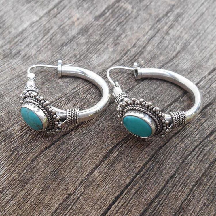 Aretes retro turquesa de la marca Rose & Oliver, diseño elegante y colorido, detalles visibles en la imagen.