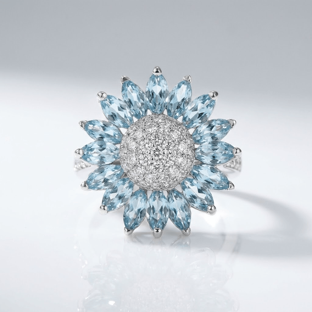 Anillo de plata con topacio azul en forma de flor, de la marca Rose & Oliver, con detalles delicados y piedras brillantes.