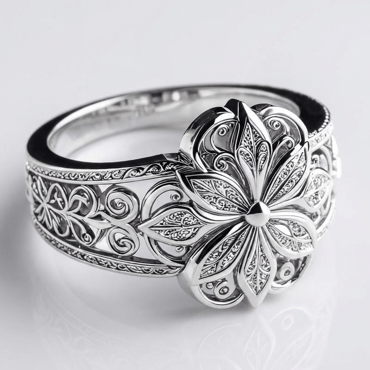 Anillo de plata con flor de circonita de Rose & Oliver, detalles delicados con acabado brillante y diseño elegante.