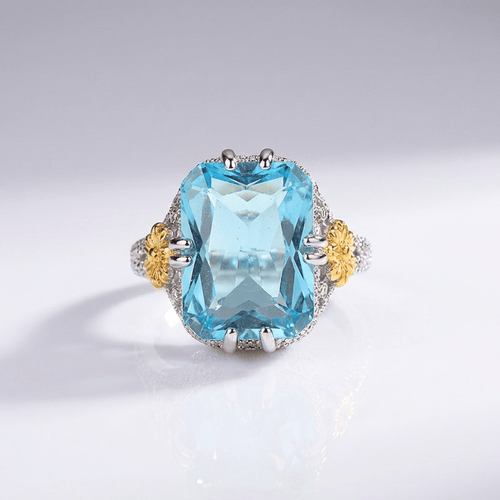 Vintage-Ring mit goldfarbenem Aquamarin von Rose & Oliver, elegantes Detail und blauer Stein in antikem Silber.