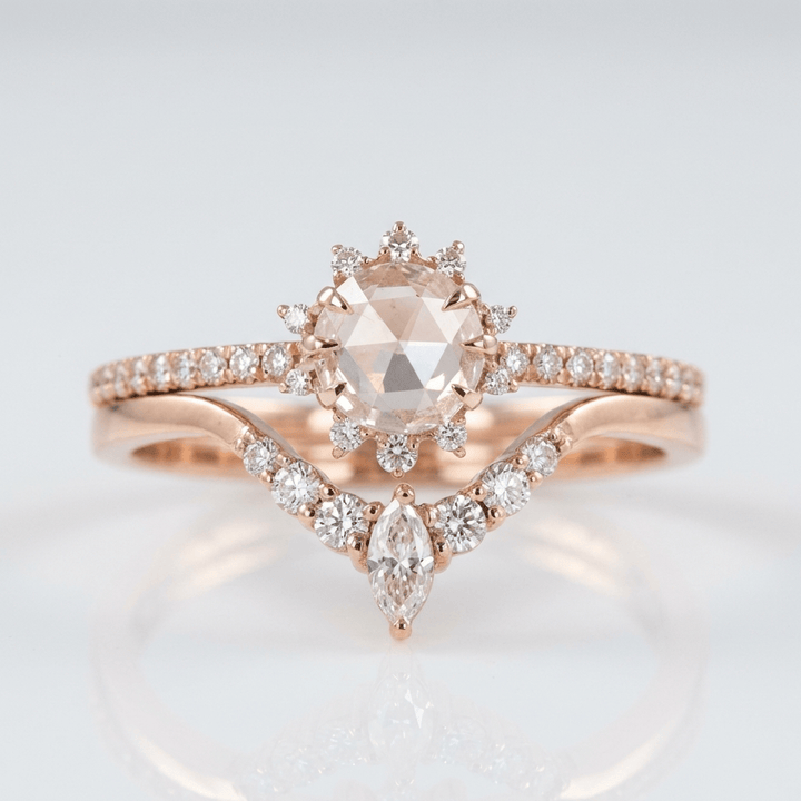 Anel de zircônia em ouro rosa, Halo, da marca Rose & Oliver, com design elegante e detalhes brilhantes.