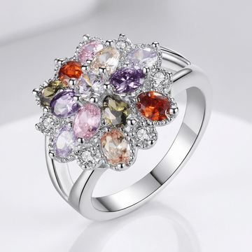 Anel de prata Rainbow Gemstone Burst da Rose & Oliver com pedras coloridas brilhantes e design elegante.