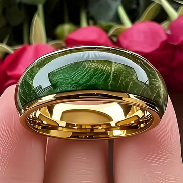 Smaragd-Kronenring von Rose & Oliver mit zartem Design und zentralem Smaragdstein, aus glänzendem Silber.
