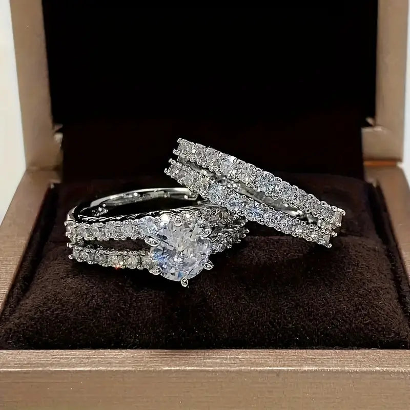 Set de anillos Etern Radiance de Rose & Oliver, joyas de oro con diseño delicado y acabado brillante, para uso elegante.