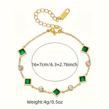 Armband Amelisse Glenwyn von Rose & Oliver aus Gold, mit zarten Details und eleganter Verarbeitung, sichtbar auf dem Bild.