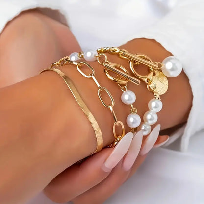 Set aus 4 goldenen Armbändern Rose & Oliver mit Schlangendetails, Perlen und Gliedern, stilvoll und elegant