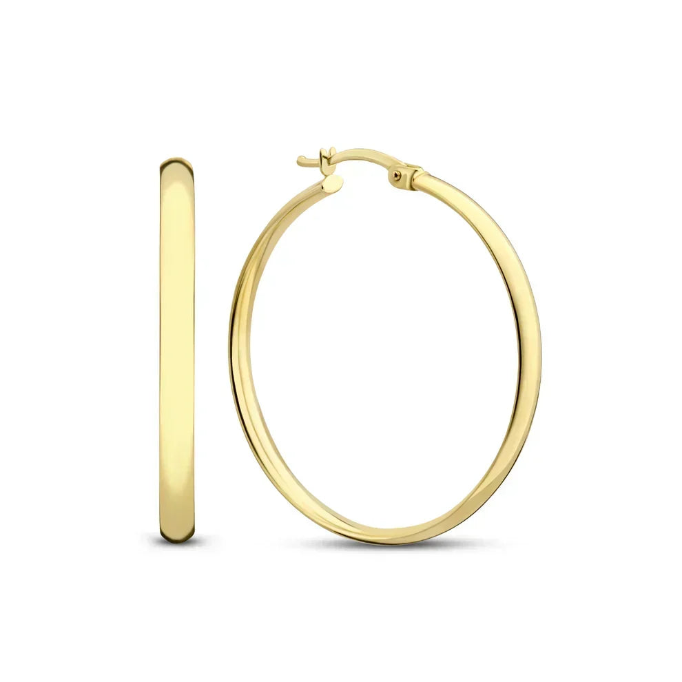 Pendientes dorados Serane™ de Rose & Oliver con diseño elegante en formato de argollas.
