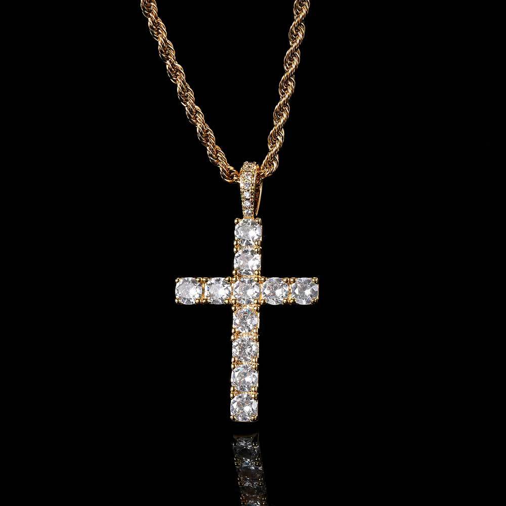 Collier Faith™ mit goldener Moissanit-Kreuz, feines Schmuckstück der Marke Rose & Oliver, mit glänzenden Details und edlem Finish