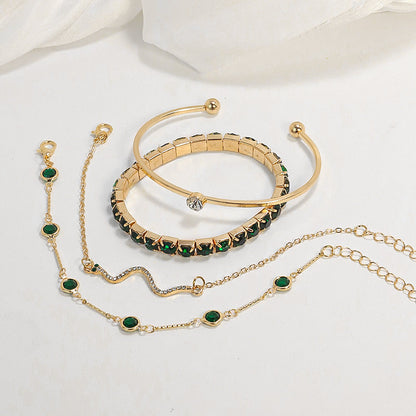 Set von Sorina™ Goldarmbändern von Rose & Oliver, eleganter Stil mit zarten Details, die auf dem Bild sichtbar sind.