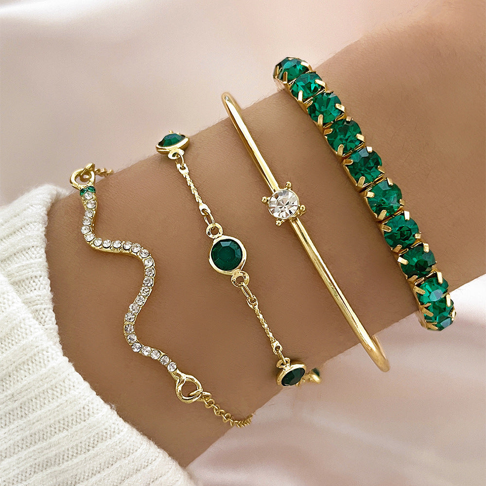 Goldenes Armband-Set Sorina™ von Rose & Oliver, mit eleganten Details und glänzendem Finish, ideal für Damenaccessoires