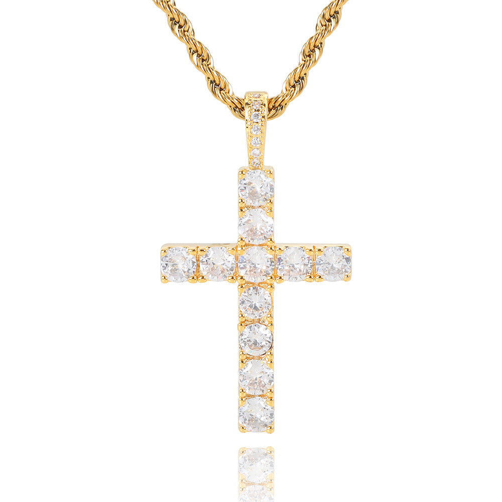Faith™ Halskette mit goldenem Moissanit-Kreuz von Rose & Oliver, zarte Details an der Kette und dem glänzenden Kreuz.
