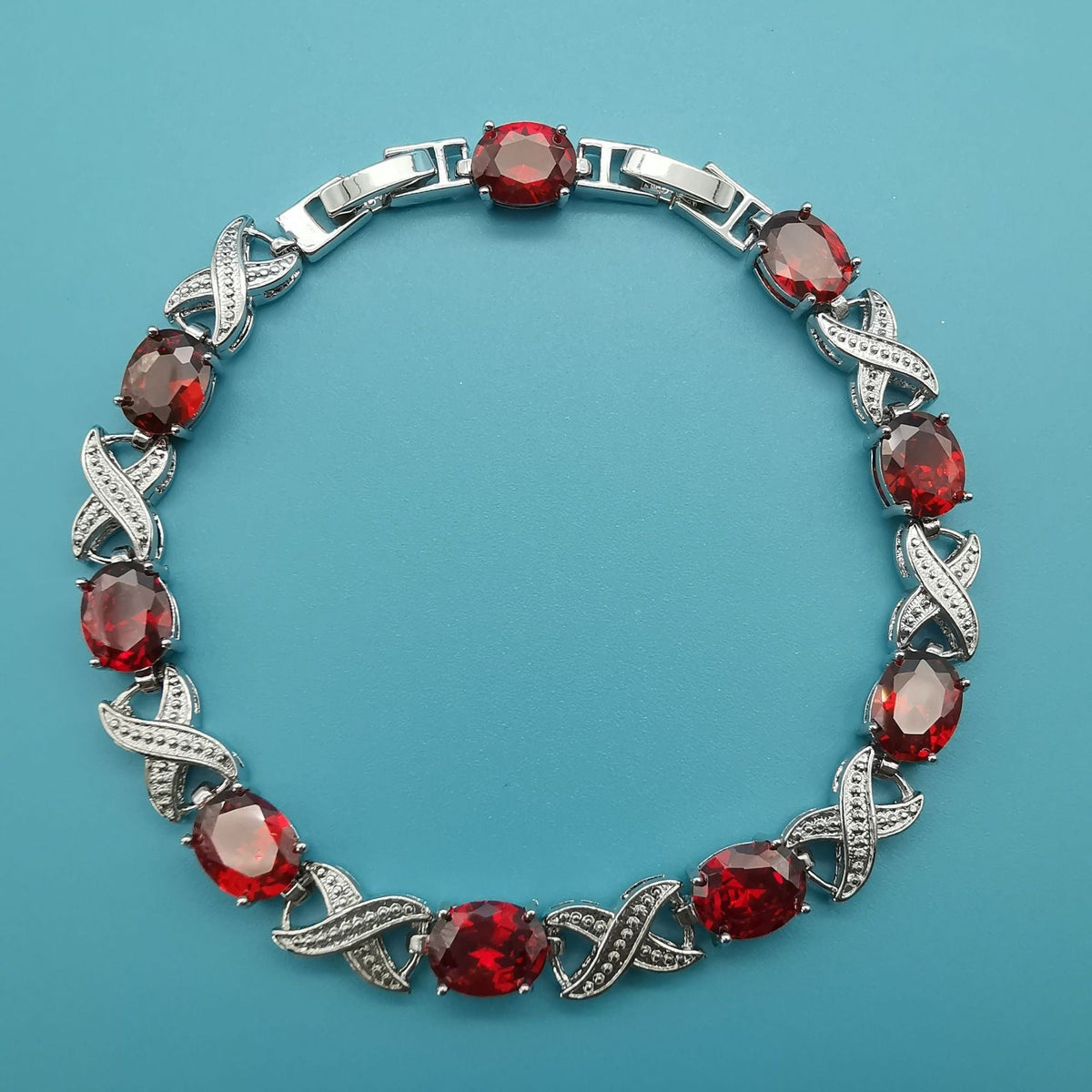 Alendra Flameaux Armband von Rose & Oliver, elegantes Detail mit edler Verarbeitung aus Weißgold.