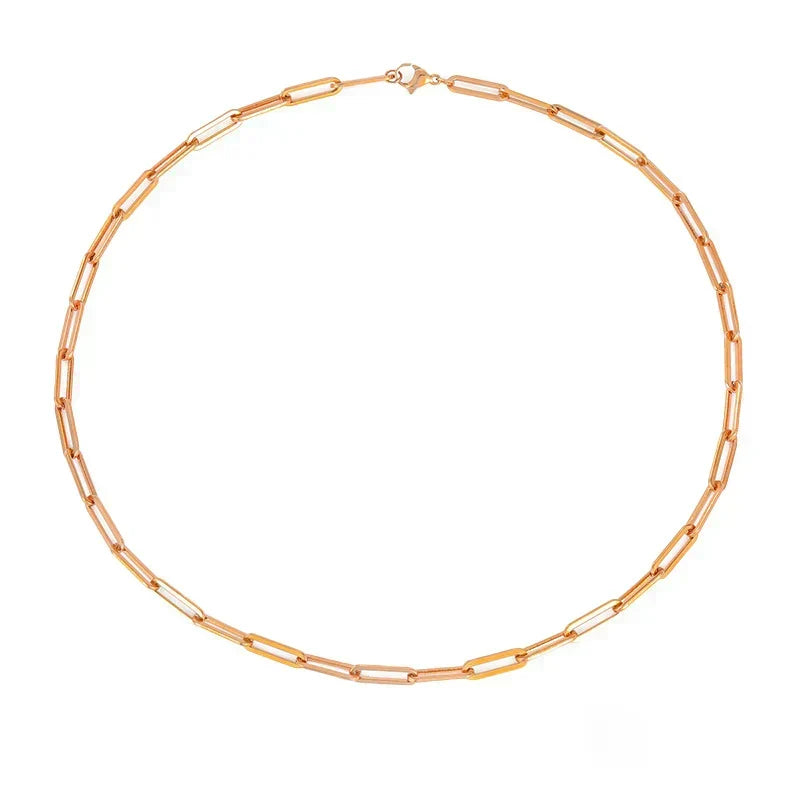 Corrente dourada elegante Rose & Oliver Archen™ com 42cm de comprimento, detalhes refinados e acabamento rosé.