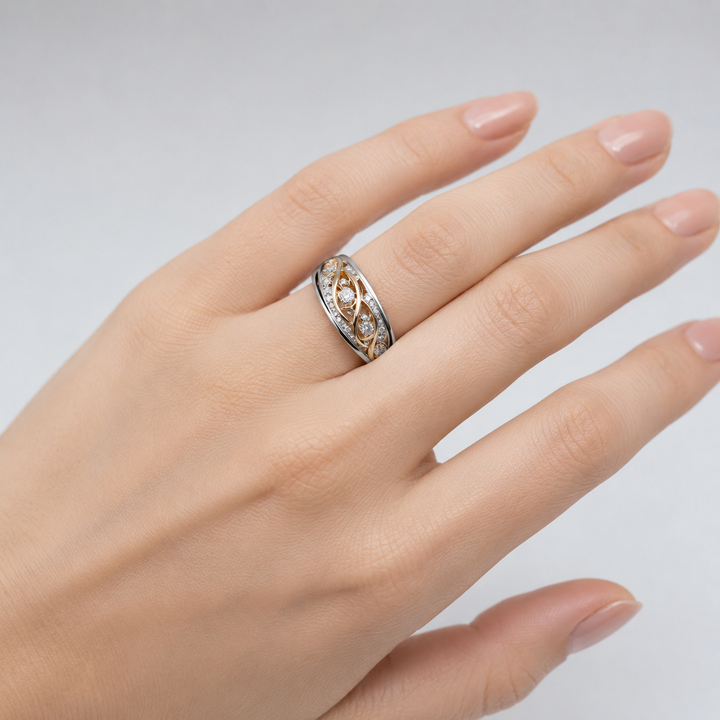 Vintage-Ring in zwei Farben mit Silber und Roségold von Rose & Oliver, mit eleganten Details und glänzendem Finish als Highlight.