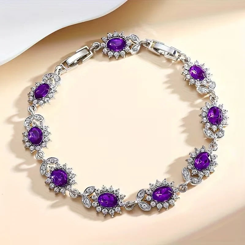 Pulseira floral de ametista prateada da Rose & Oliver com detalhes delicados e pedras brilhantes.