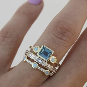 Juego de joyas Ocean Vintage Blue con anillos de cristal azul, de la marca Rose & Oliver, mostrando detalles elegantes y sofisticados