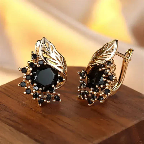 Aretes dorados con circonia negra de Rose & Oliver, diseño elegante y delicado en oro, para ocasiones especiales.